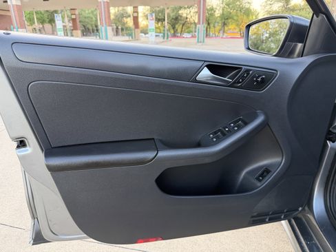 Used 2011 Volkswagen Jetta S image 18