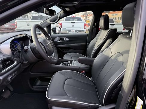 New 2026 Chrysler Pacifica Limited w/ Uconnect Theater Family Group AWD/4WD image 15