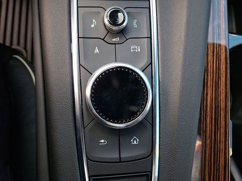 Certified 2024 Cadillac Escalade Premium Luxury image 27