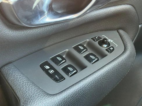 Used 2021 Volvo XC90 T6 Momentum image 26