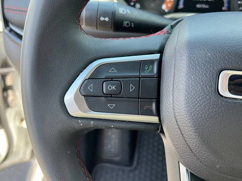 Used 2025 Jeep Compass Trailhawk AWD/4WD image 30