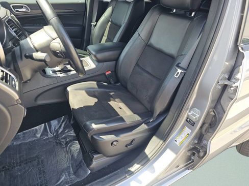 Used 2021 Jeep Grand Cherokee Laredo X AWD/4WD image 6