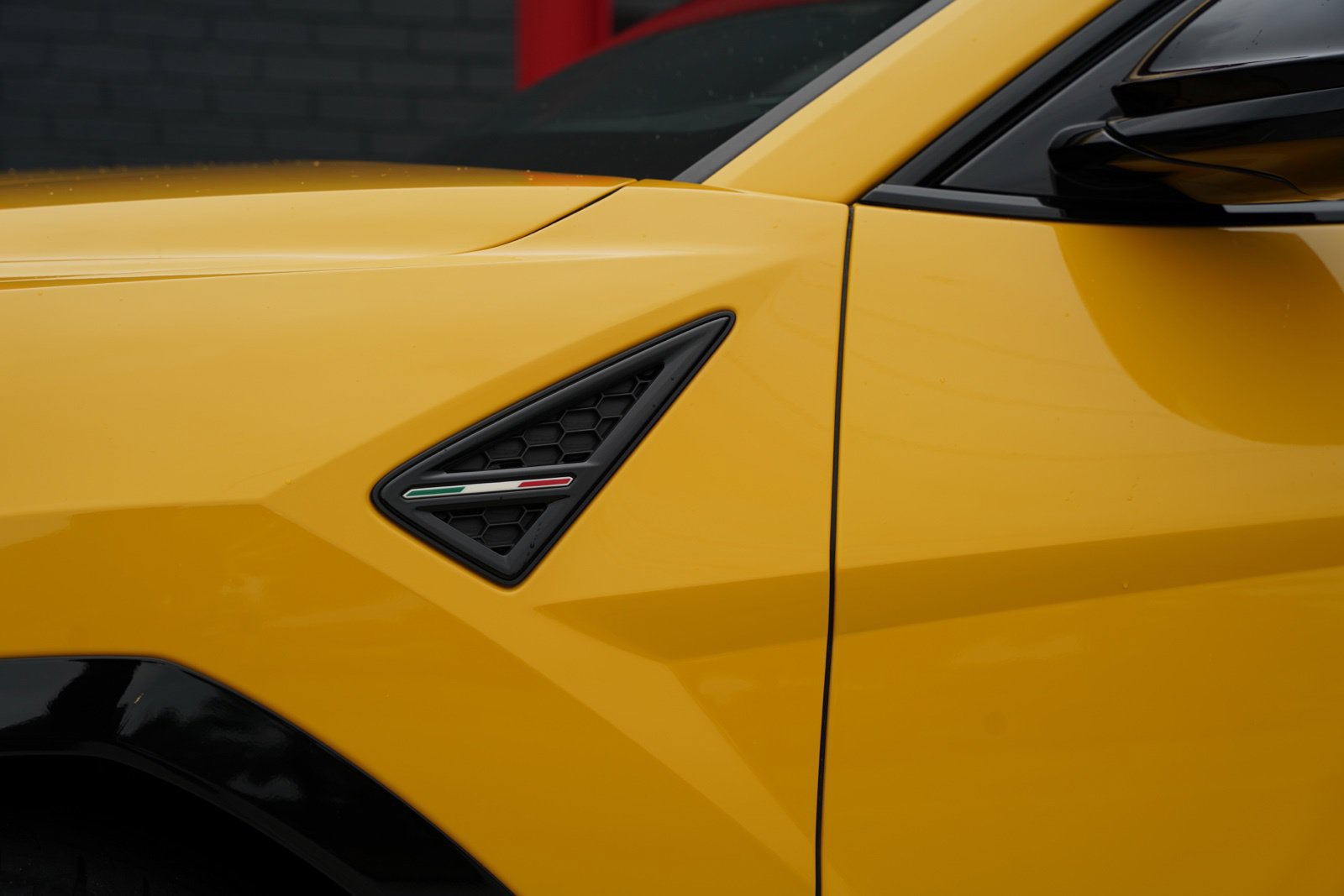 Used 2021 Lamborghini Urus AWD/4WD image 16