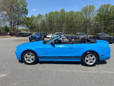 Used 2013 Ford Mustang Convertible RWD image 4