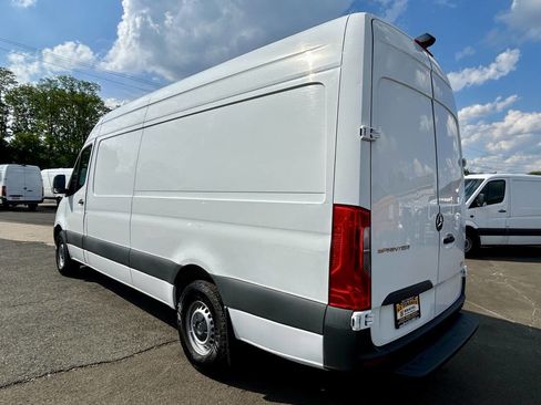 Used 2021 Mercedes-Benz Sprinter 2500 w/ Driver Convenience Package image 4