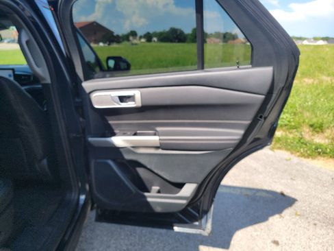 Used 2023 Ford Explorer XLT w/ Equipment Group 202A AWD/4WD image 29