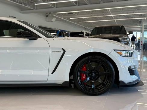 Used 2017 Ford Mustang Shelby GT350R w/ GT350R Equipment Group 920A RWD image 2