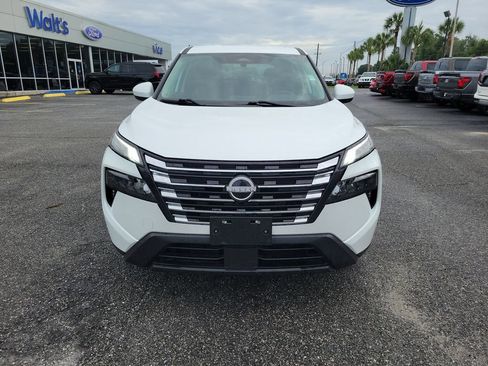 Used 2024 Nissan Rogue SV AWD/4WD image 6