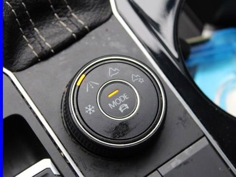 Used 2022 Volkswagen Atlas Cross Sport SE w/ Panoramic Sunroof Package image 46