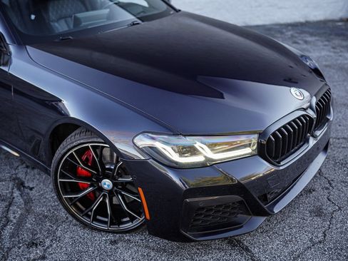 Used 2023 BMW M550i xDrive w/ Dynamic Handling Package image 7