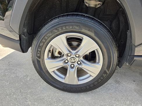 Used 2025 Toyota RAV4 XLE FWD image 18