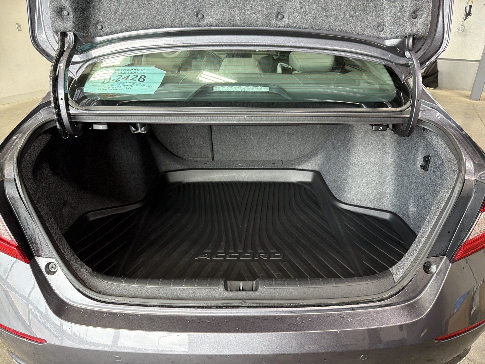 Used 2018 Honda Accord Touring image 18