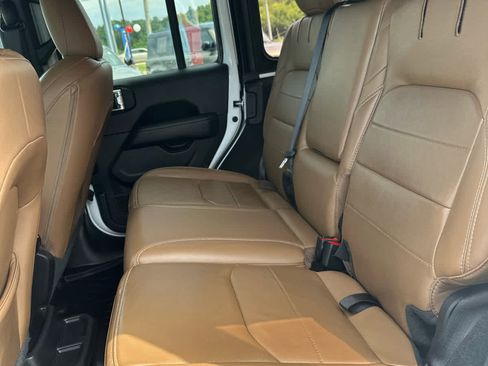 Used 2022 Jeep Wrangler Unlimited Sahara w/ Cold Weather Group image 11