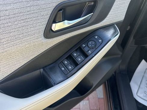 Used 2023 Nissan Rogue SV FWD image 13