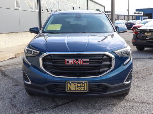 Used 2020 GMC Terrain SLE w/ Driver Convenience Package image 2