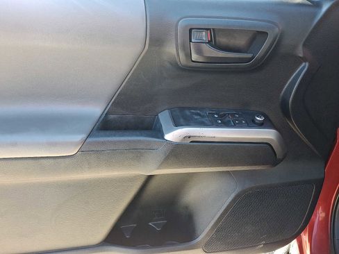 Certified 2017 Toyota Tacoma SR5 image 15