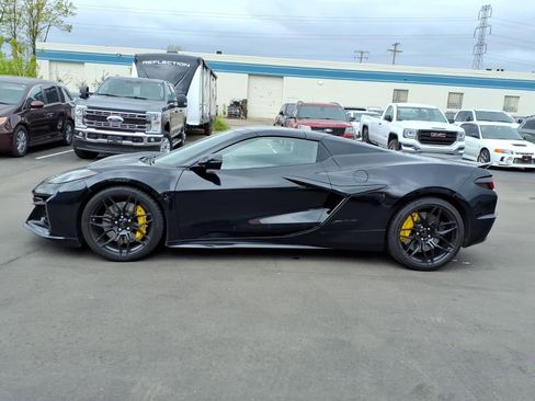 Used 2025 Chevrolet Corvette Z06 w/ Battery Protection Package RWD image 2