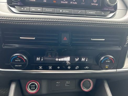 Used 2022 Nissan Rogue SV image 25