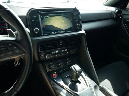 Used 2017 Nissan GT-R Premium image 18