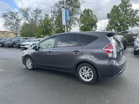 Used 2015 Toyota Prius V Four FWD image 4