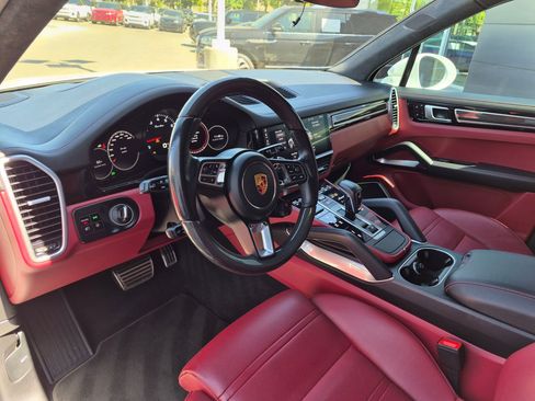 Used 2019 Porsche Cayenne Turbo AWD/4WD image 14