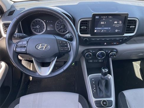 Used 2022 Hyundai Venue SEL image 10