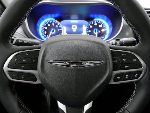 New 2026 Chrysler Pacifica Select AWD/4WD image 16