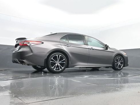 Used 2020 Toyota Camry SE w/ Cold Weather Package image 24