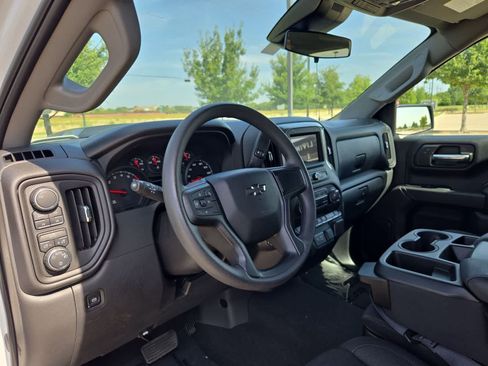Used 2025 Chevrolet Silverado 1500 Custom Trail Boss AWD/4WD image 2