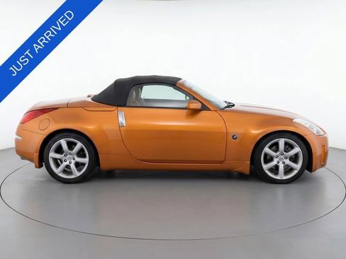 Used 2005 Nissan 350Z Touring RWD image 2