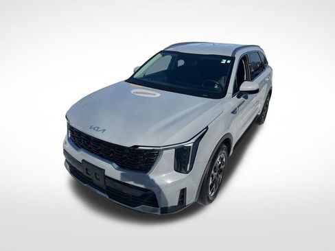 Certified 2025 Kia Sorento S FWD image 33