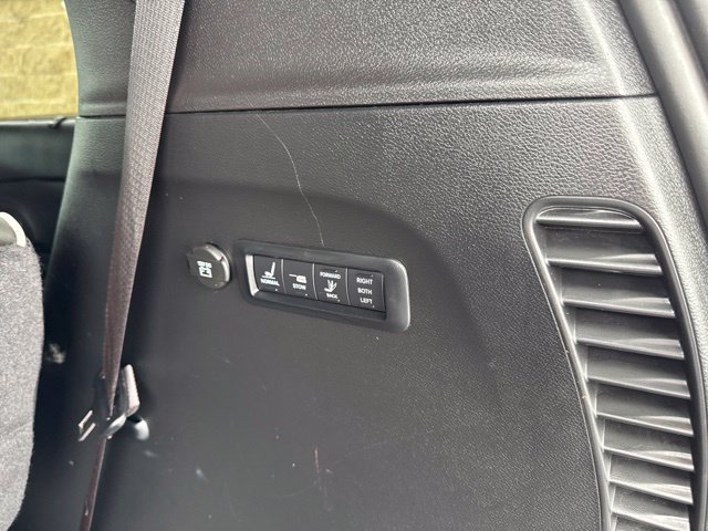 Used 2022 Chrysler Pacifica Limited w/ Uconnect Theater Family Group FWD image 13