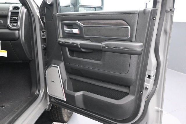 New 2026 RAM 3500 Laramie AWD/4WD image 11