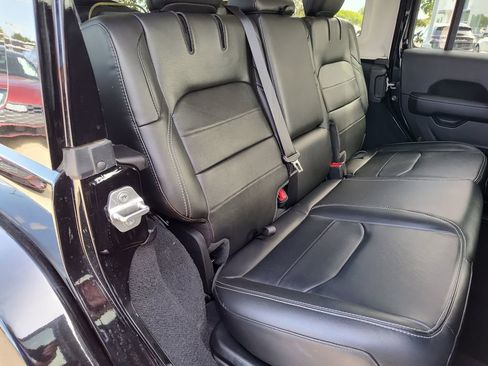 Used 2023 Jeep Wrangler Unlimited Sahara w/ Cold Weather Group AWD/4WD image 33