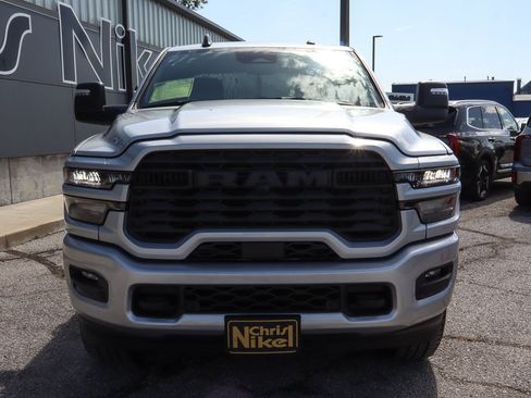 Used 2026 RAM 2500 Big Horn AWD/4WD image 2