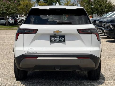 Used 2025 Chevrolet Equinox LT w/ Convenience Package II FWD image 3