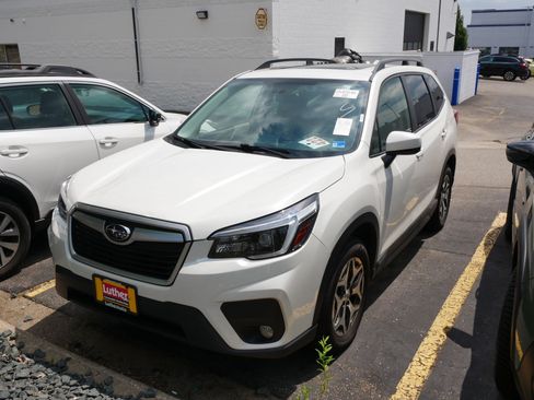 Used 2021 Subaru Forester Premium AWD/4WD image 3