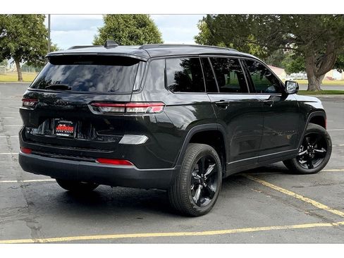 Used 2024 Jeep Grand Cherokee L Limited w/ Luxury Tech Group II AWD/4WD image 14