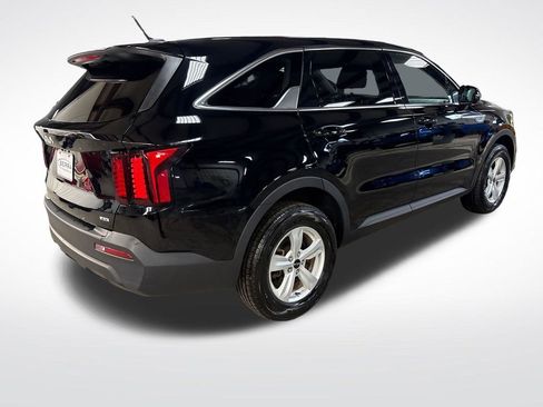 Used 2023 Kia Sorento LX AWD/4WD image 5