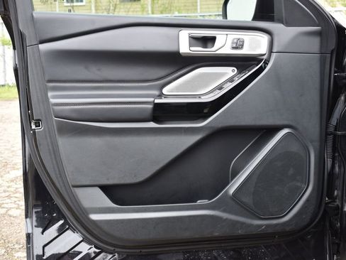 Certified 2023 Ford Explorer Platinum w/ Technology Package image 8