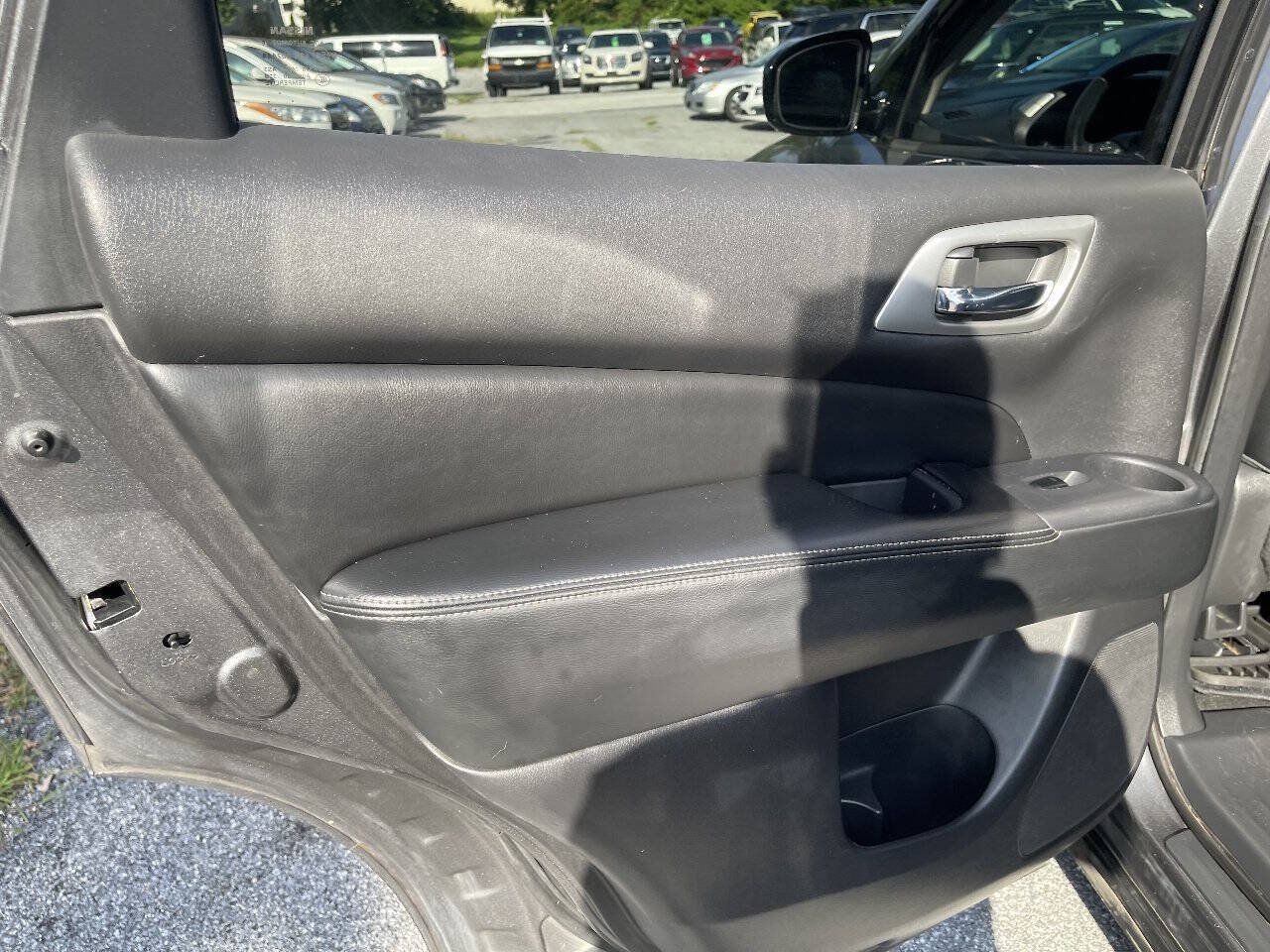 Used 2015 Nissan Pathfinder 4WD image 17
