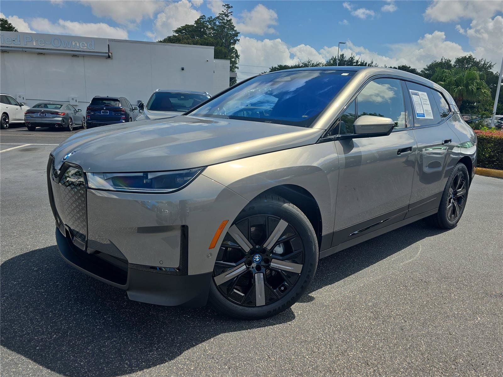 Certified 2025 BMW iX xDrive50 w/ Luxury Package AWD/4WD image 25