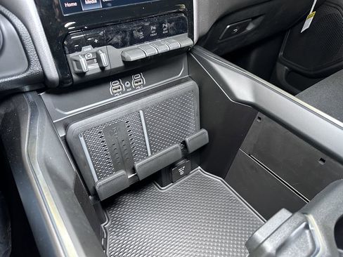 New 2026 RAM 1500 4x4 Crew Cab image 28