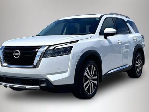 Certified 2025 Nissan Pathfinder Platinum image 2