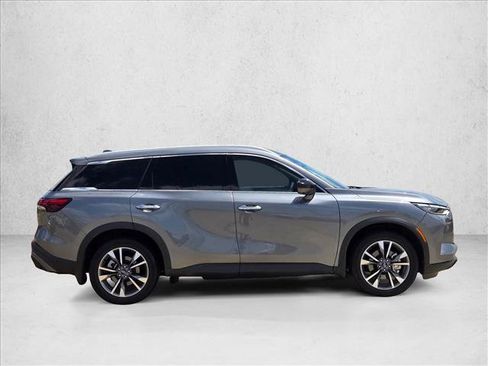 Used 2025 INFINITI QX60 Luxe w/ Vision Package FWD image 4