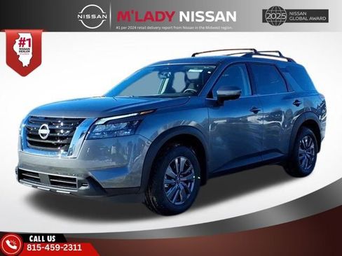 New 2025 Nissan Pathfinder SV image 3