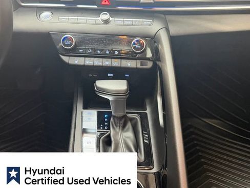 Certified 2025 Hyundai Elantra SEL FWD image 17