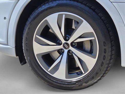 Certified 2024 Audi Q8 e-tron Premium Plus w/ Premium Plus Package AWD/4WD image 9