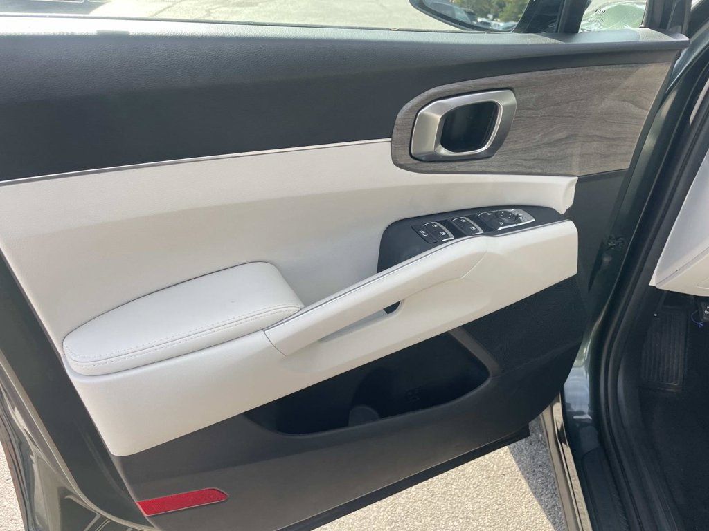 Used 2023 Kia Sorento S w/ Panoramic Sunroof Package AWD/4WD image 18