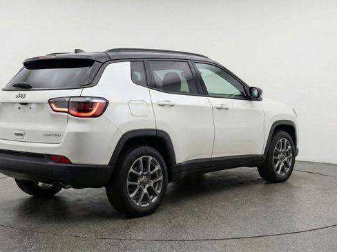 Used 2025 Jeep Compass Limited image 9